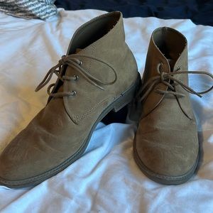 Worn a few times. No wear or tear. In great condition.